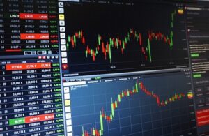 أسعار النفط والذهب تسجل ارتفاعا صاروخيا على وقع الهجمات الإسرائيلية على إيران أسعار النفط والذهب تسجل ارتفاعا صاروخيا على وقع الهجمات الإسرائيلية على إيران